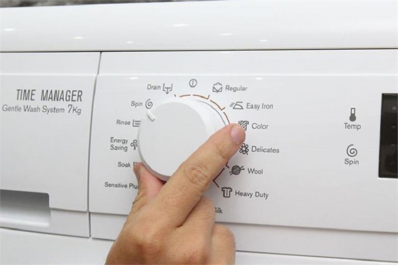 Hướng dẫn cách dùng máy giặt cửa trên Midea cho người mới sử dụng